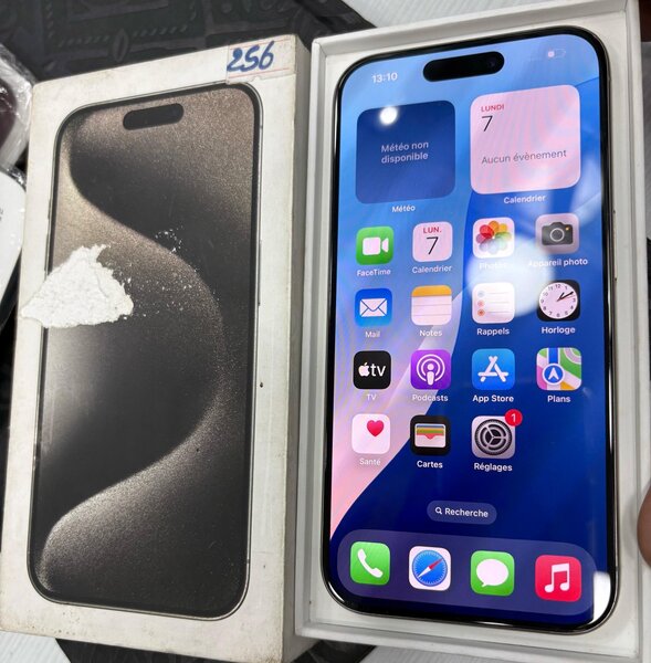 iPhone 15 pro 256 Go