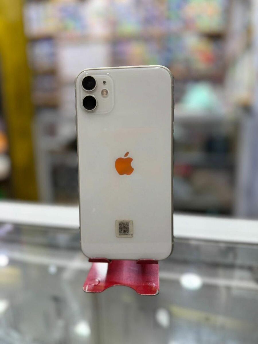 IPhone 11 64Go 2nd main