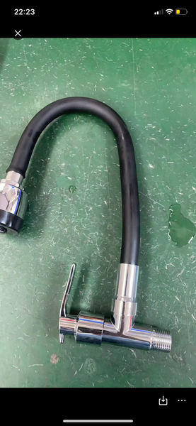 Robinet flexible chromé