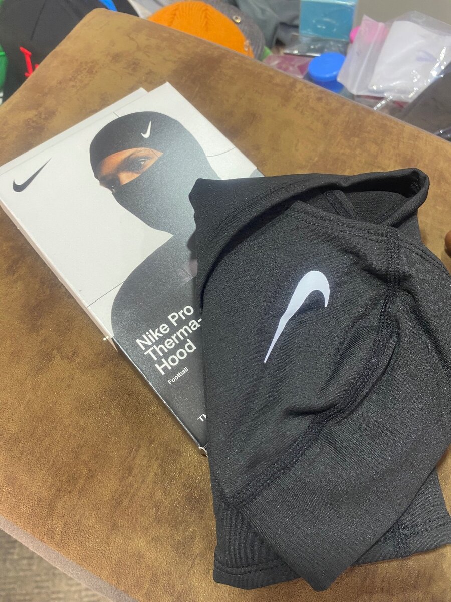 Nike Pro Thermal Hood