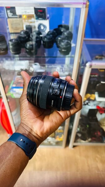 Canon EF 85mm F1.8 USM Lens