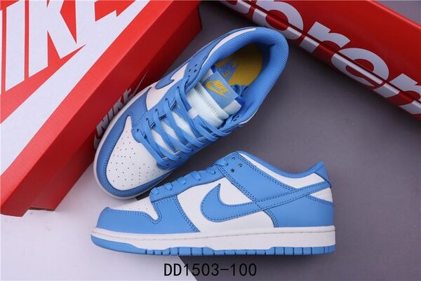 baskets Nike Dunk Low bleu