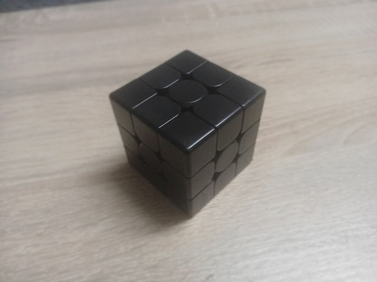 Cube magique noir couleur  3x3