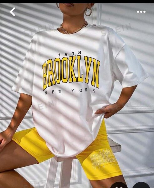 Suit of T-shirt and short loafers