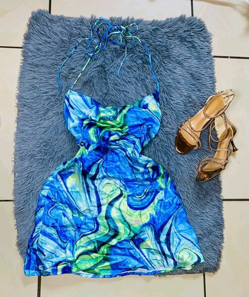 Robe d'été bleue à motifs