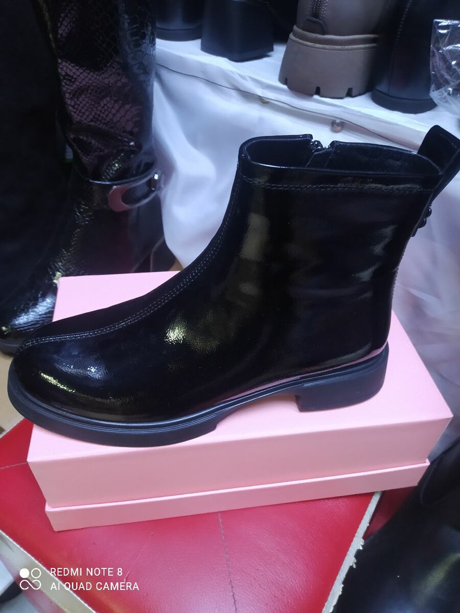 Лак пол сапог