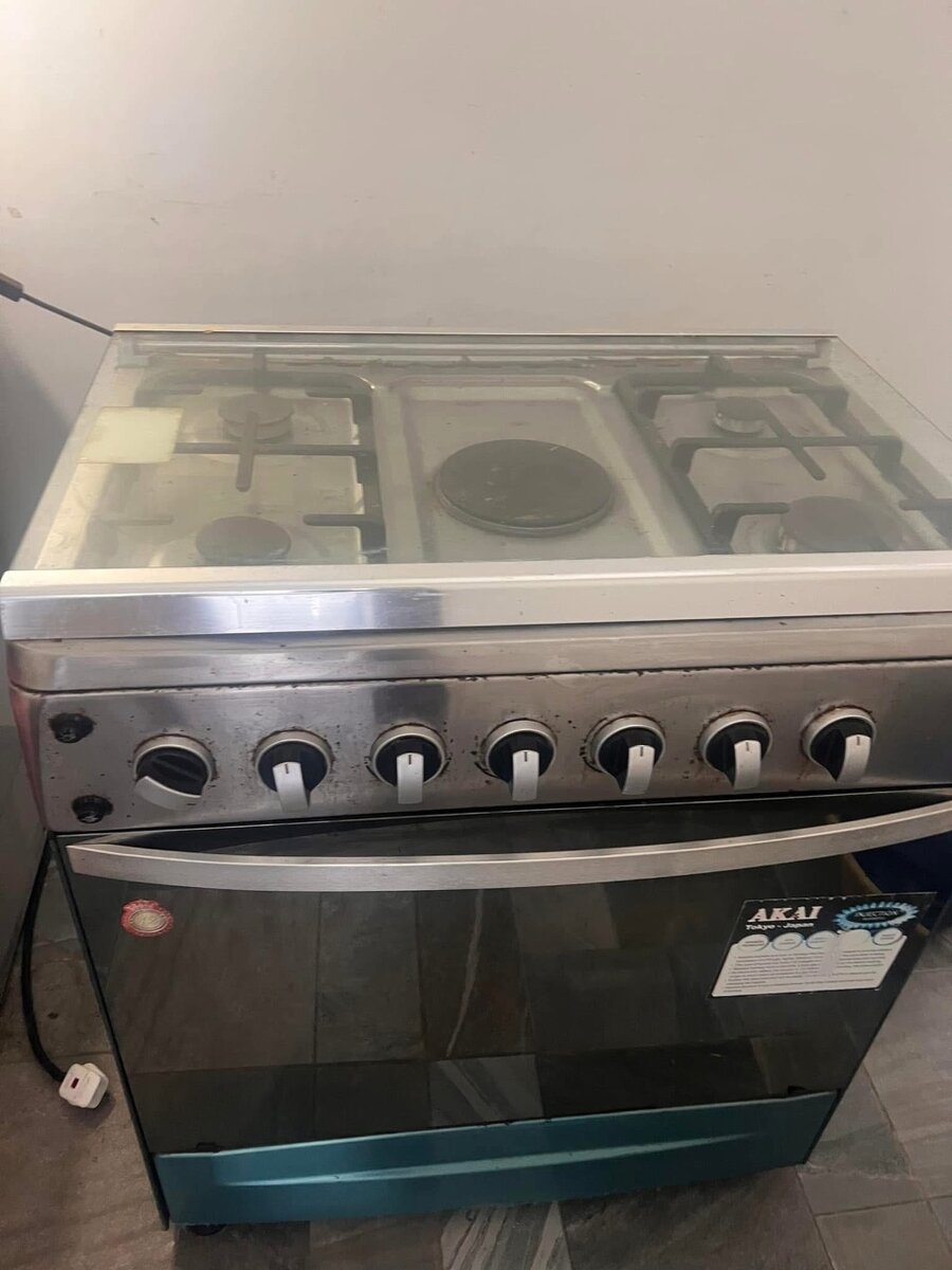 Akai 5 burner Gas and Electric