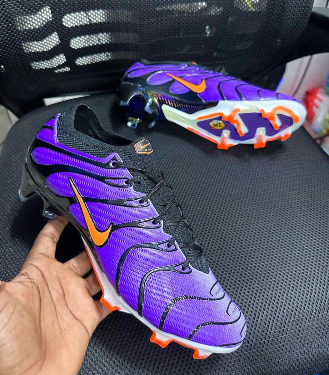 Soccer boots