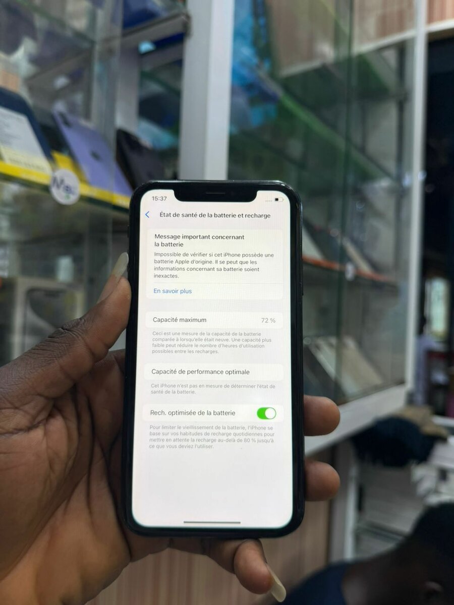 iPhone XR Noir 128 Go 2nd main