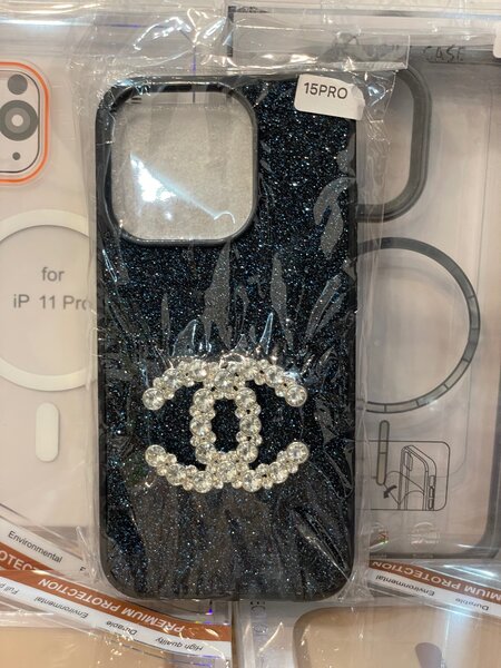 Coques iPhone 15 Pro en strass élégantes