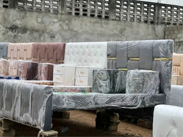 Lits modernes rembourrés