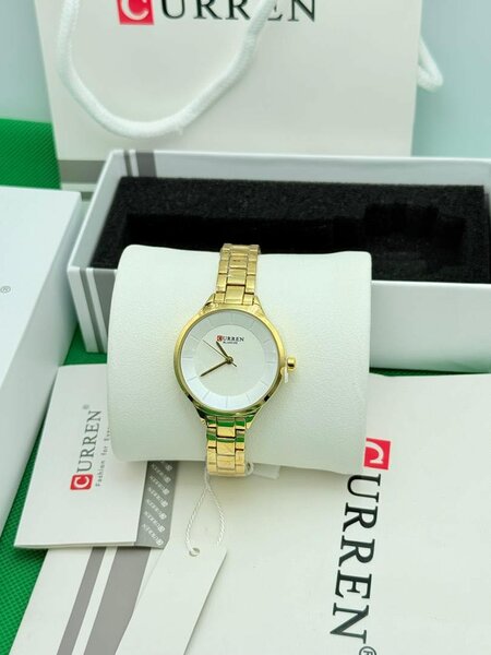 Montre Élegante Dorée Femme