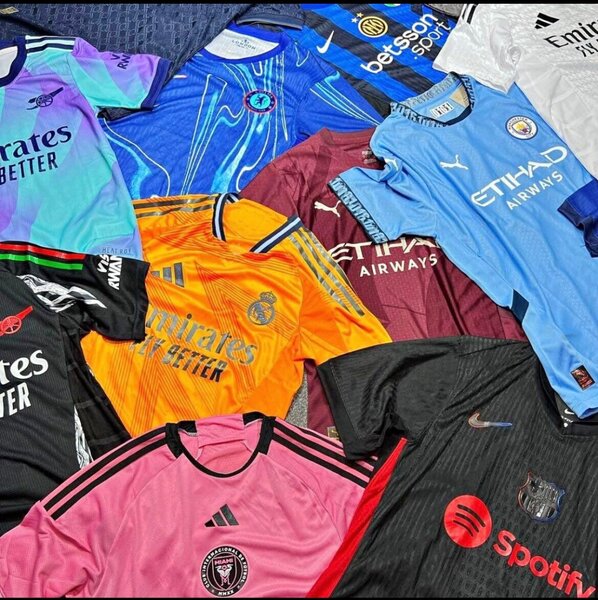 Maillots de football variés