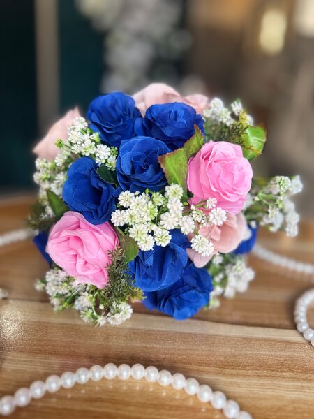 Bouquet de roses bleues et roses