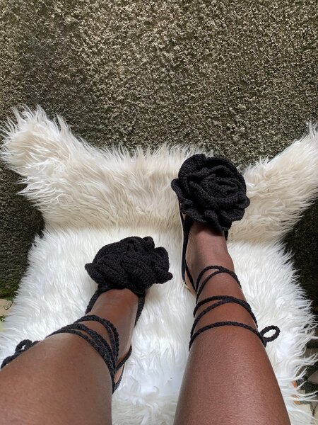 Sandales à lacets roses noires