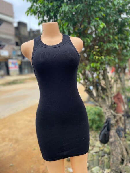 Robe moulante noire