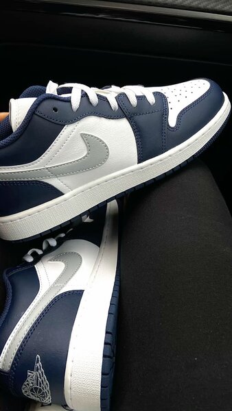 Baskets basses Nike colorées