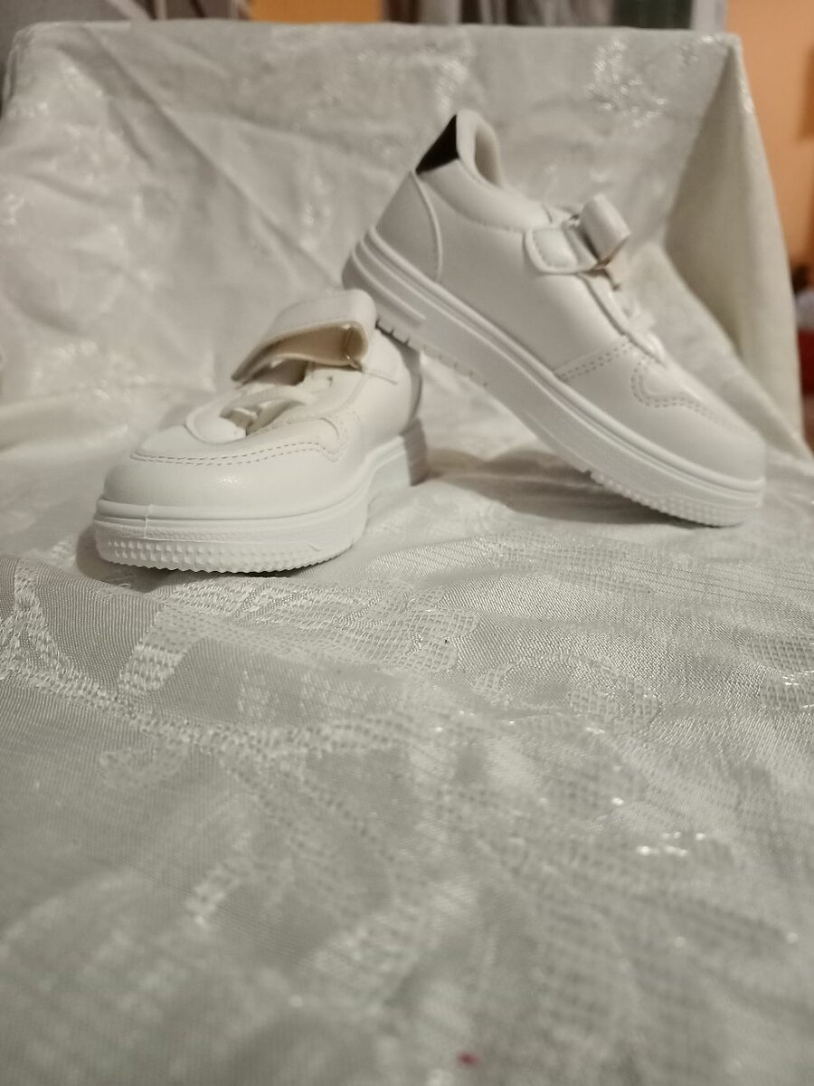 Chaussures blanches enfant