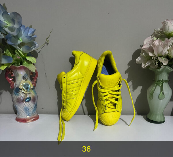 Baskets Jaunes Brillantes