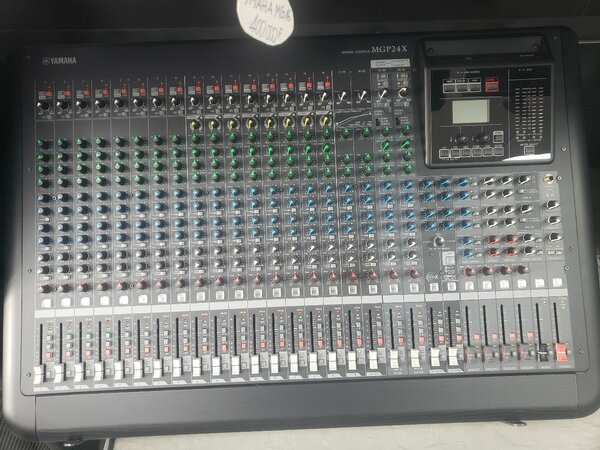 Yamaha MGP24X Mixing Console