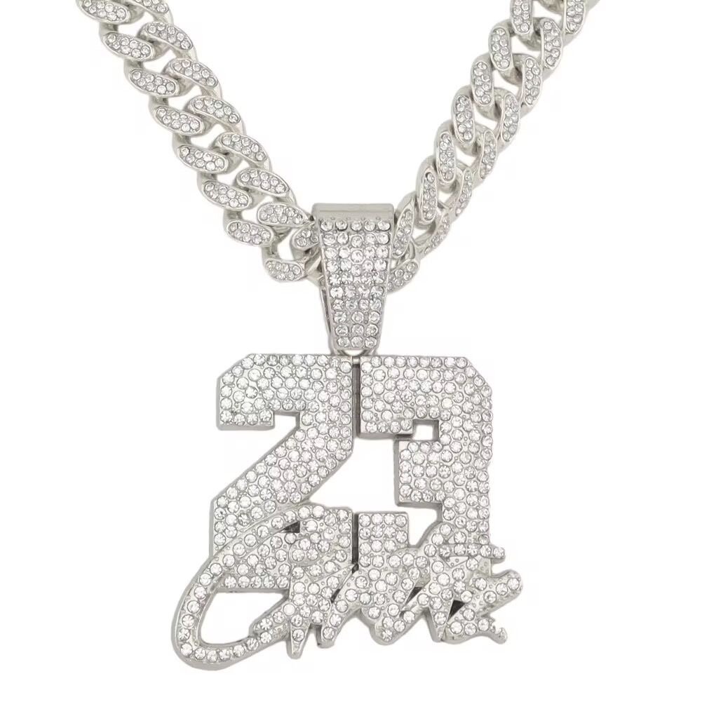 Chaîne en strass avec pendentif