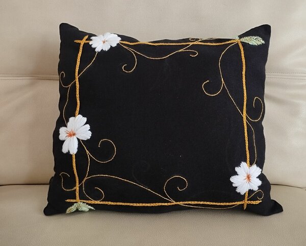 Coussins brodés à la main noir