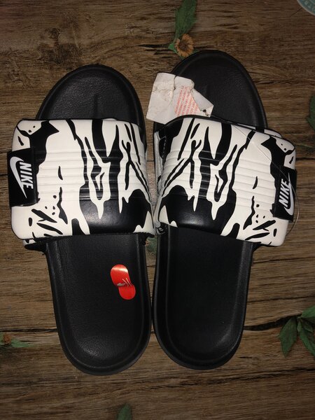 Claquettes Nike Noir et Blanc