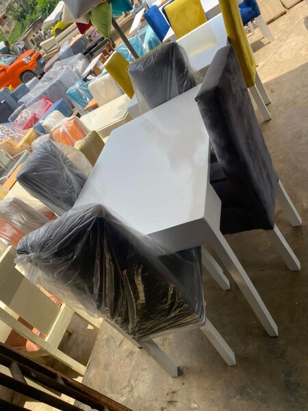 Table à manger 4 chaises