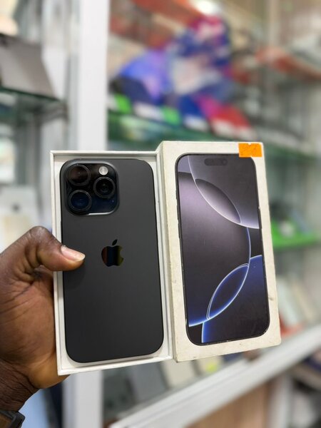 iPhone 16 pro 256 giga et 2puc