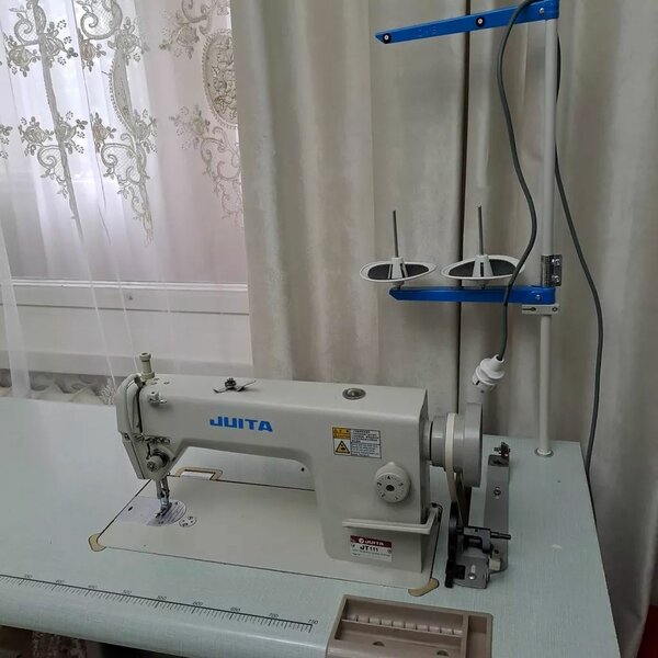 Швейная машинка Джуита. Прямострочная, скоростная.