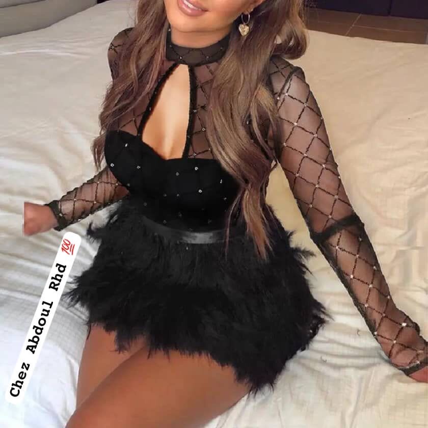 Robe noire à dentelle chic