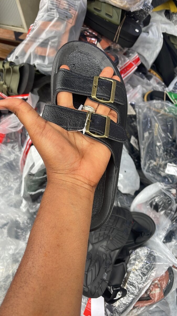 Sandales noires à boucles