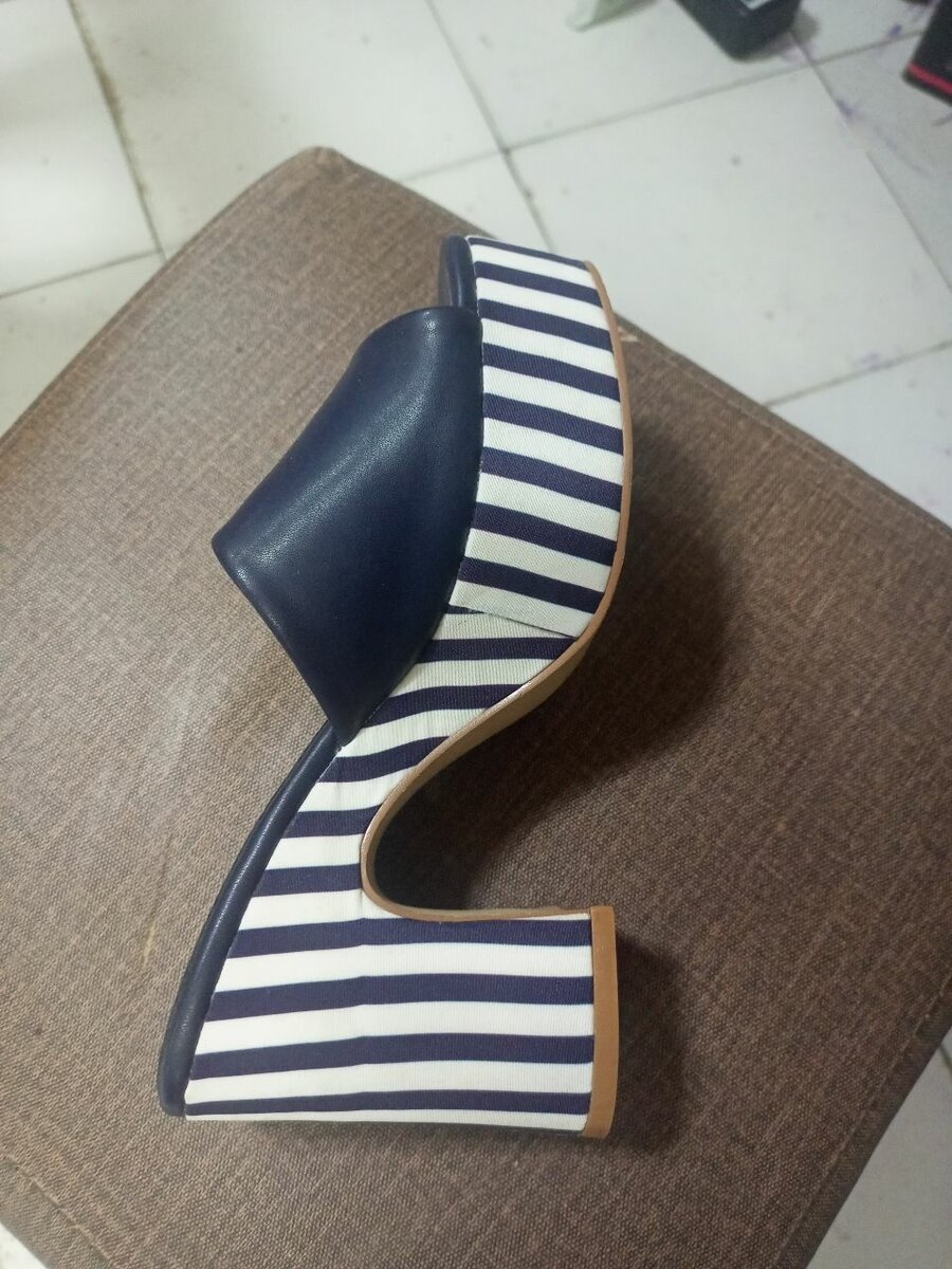 Mules à talon rayées élégantes