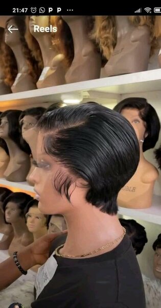 Perruque Courte Stylée Femme