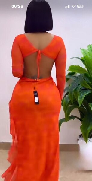 Robe élégante dos nu orange