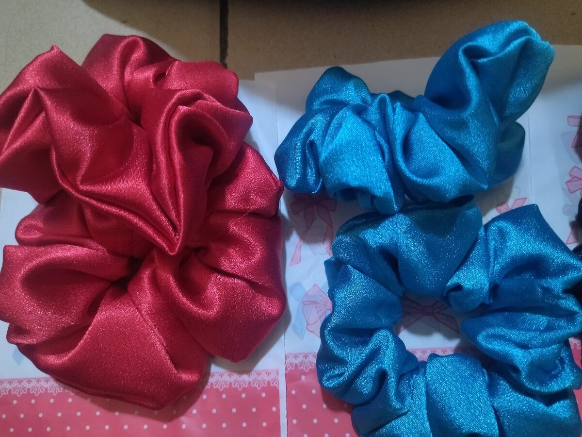 Chouchou cheveux en satin coloré