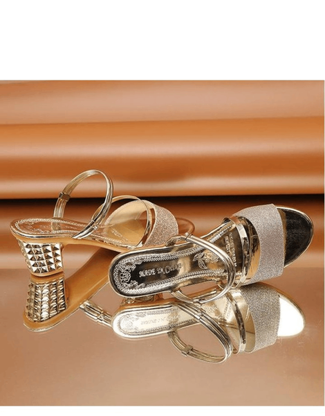 Sandales dorées à talons brillants