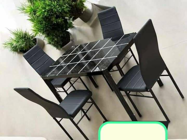 Table a Manger 4 chaises