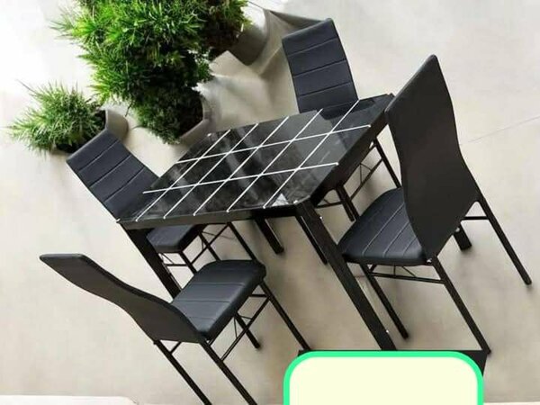 Table a Manger 4 chaises