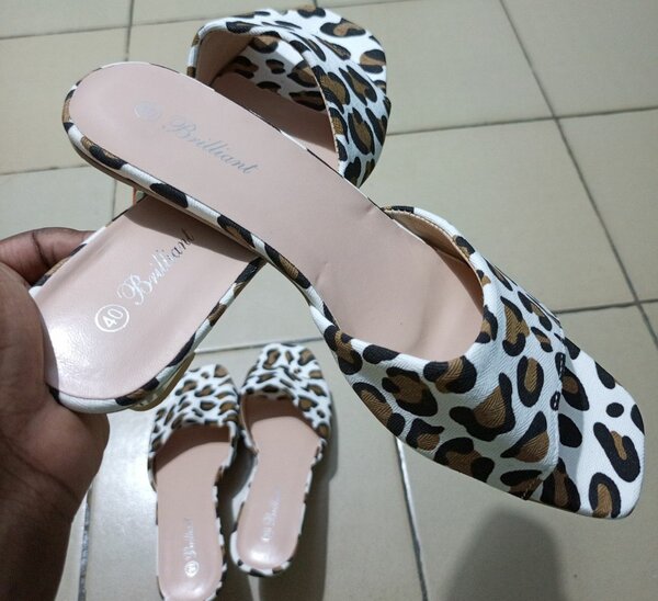 Mules élégantes avec nœud