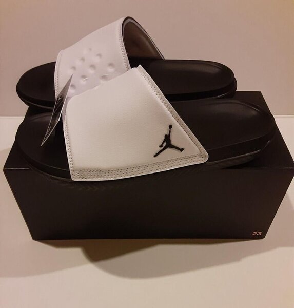 Tongs Jordan homme élégantes