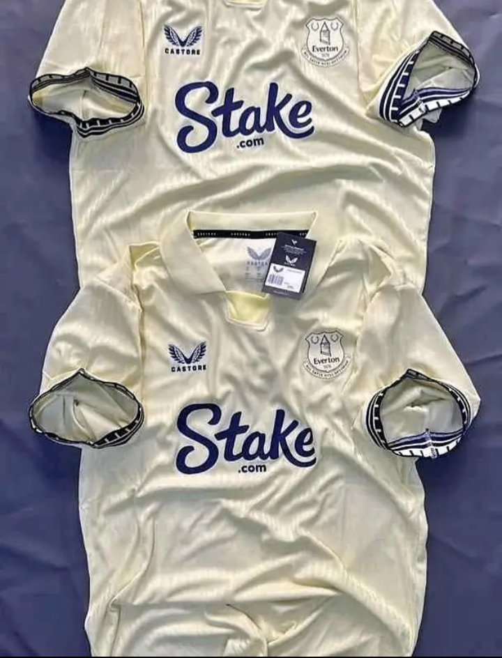 Maillots de football authentiques