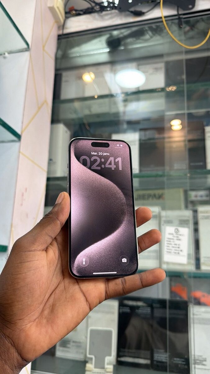 iPhone 15 pro 256giga disponib