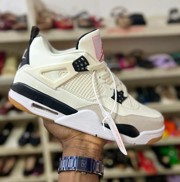 Jolie chaussures disponible