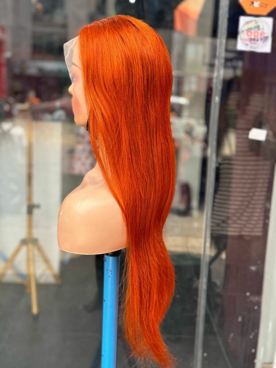 Perruque lisse couleur orangé