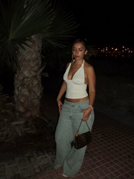 Top élégant femme dos nu