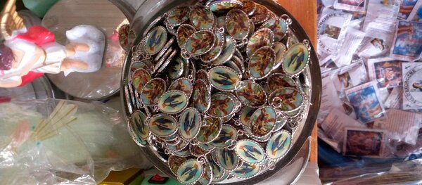 Médaillons religieux en vrac