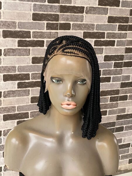 Perruque en dentelle tressée