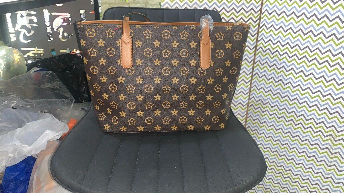 Sac à main en damier élégant