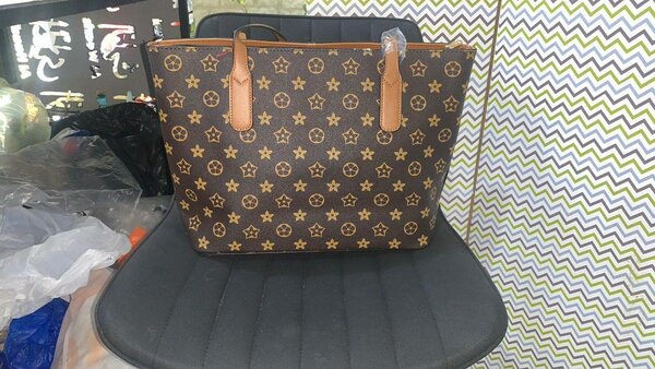 Sac à main en damier élégant